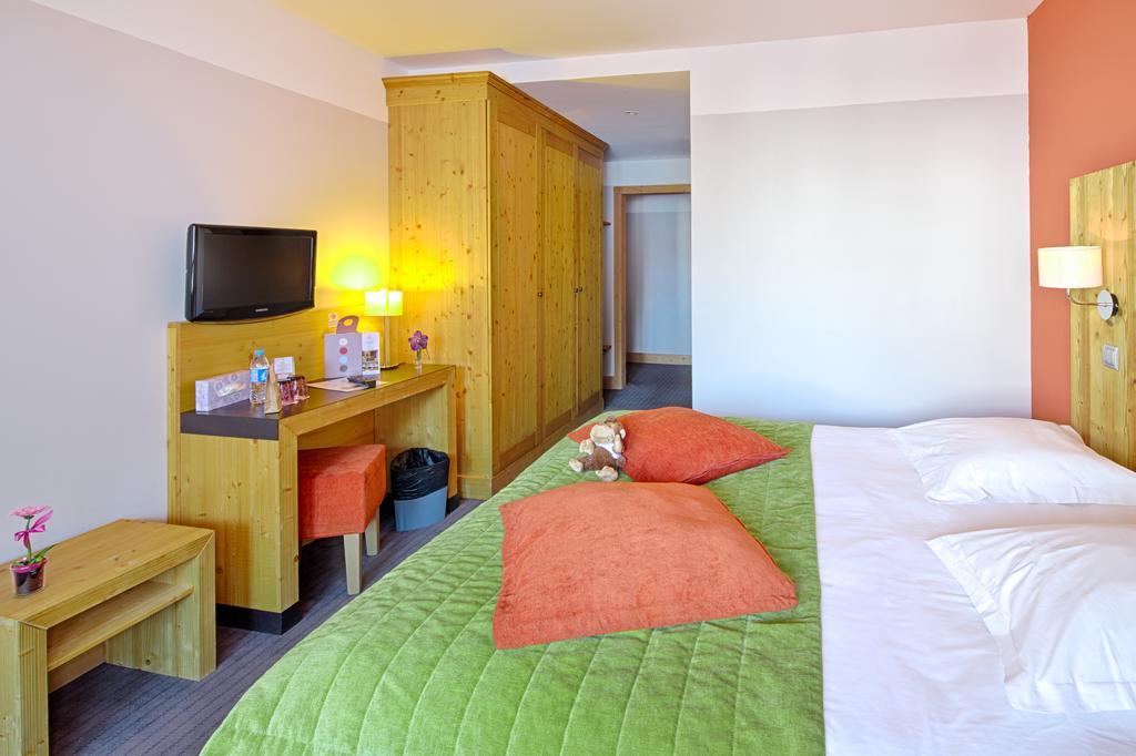 Hotel Les Bruyeres Les Menuires Esterno foto