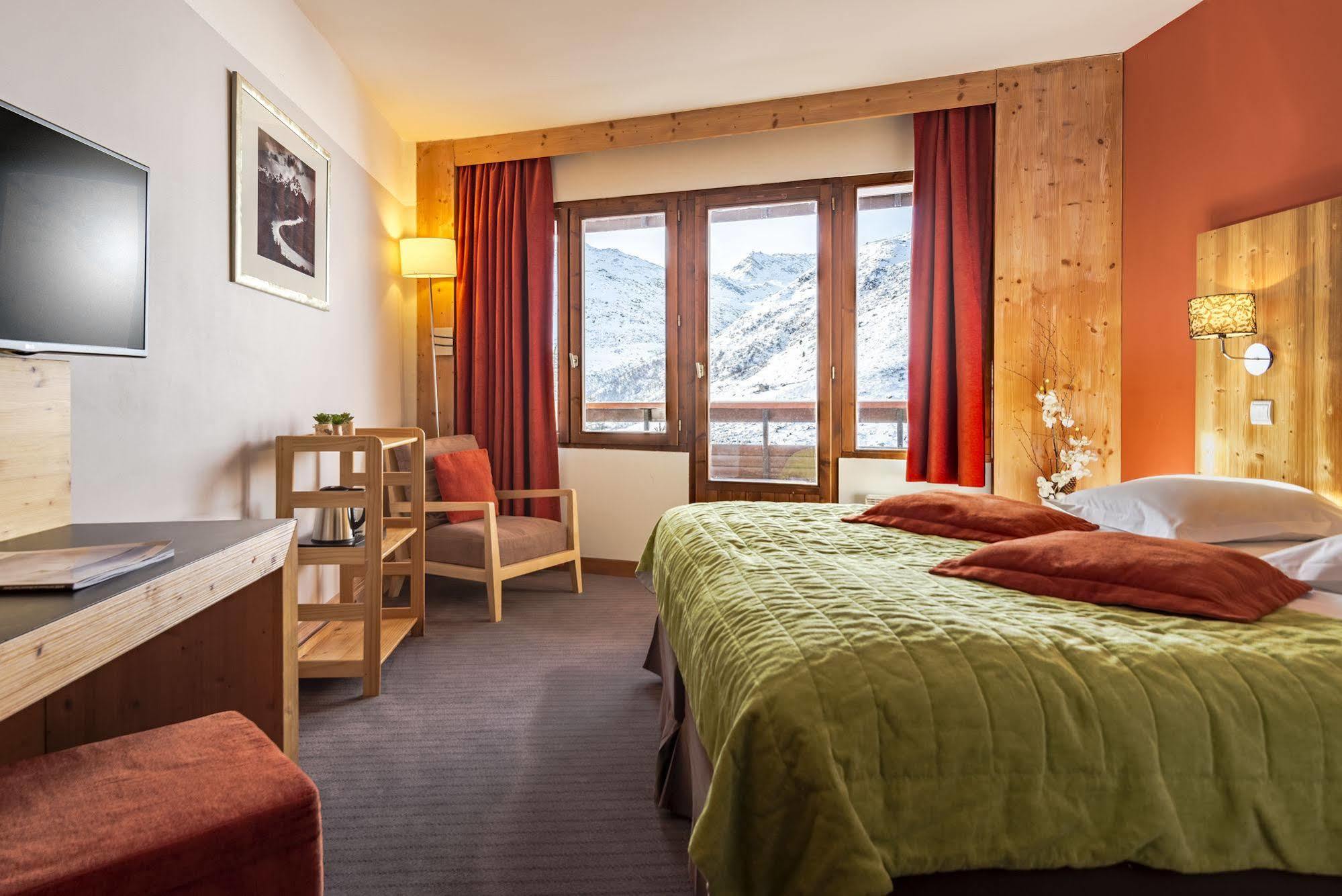 Hotel Les Bruyeres Les Menuires Esterno foto